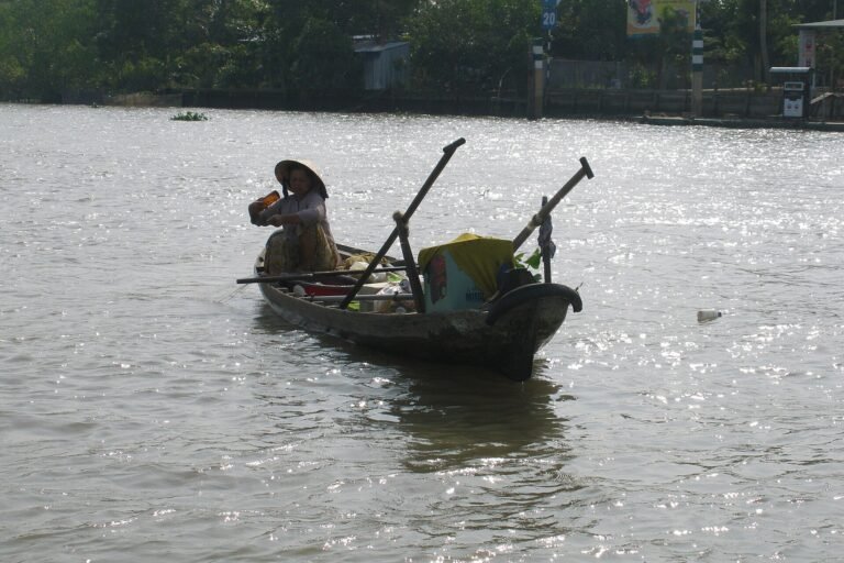Phong Dien river travel destination
